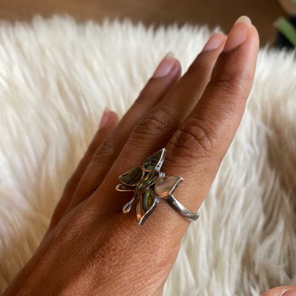 Fantastica silver abalone shell butterfly ring. - Picture 5 of 10
